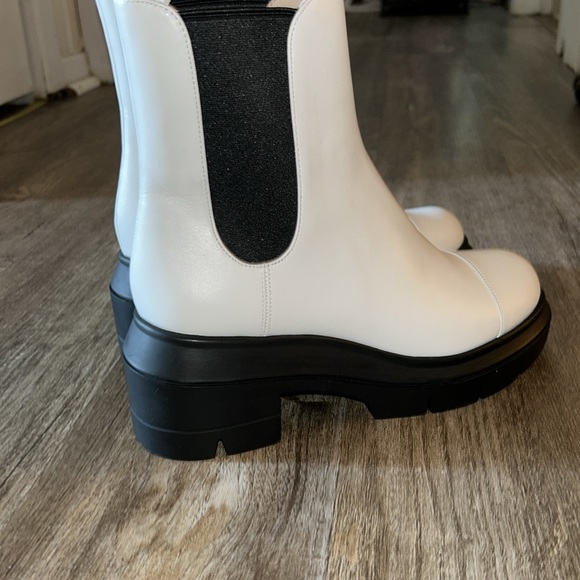 Stuart weitzman- Above Ankle leather slip on Boots. 2” heel. Size-6.5 - Picture 4 of 9